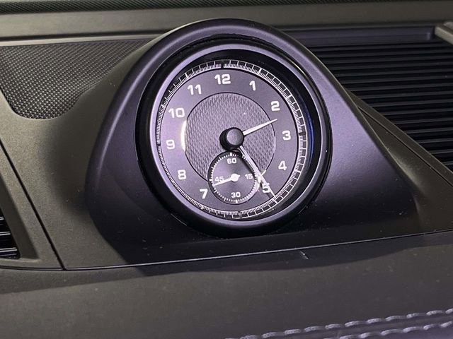 Certified 2022 Porsche Macan image 33