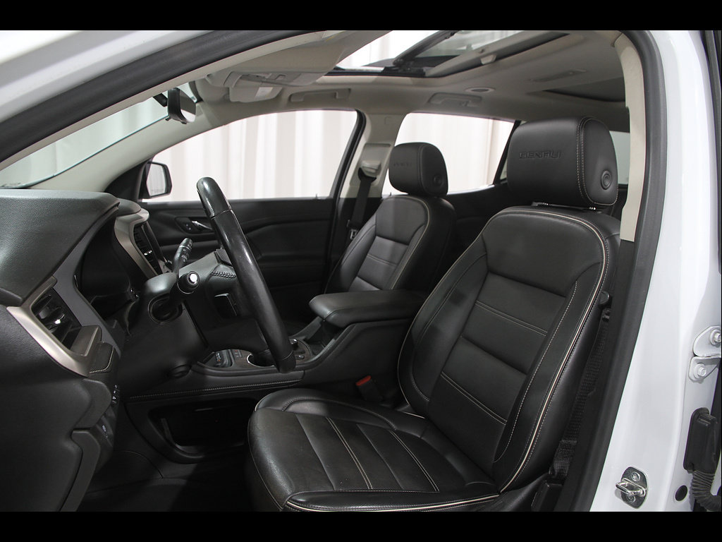 Certified 2022 GMC Acadia Denali w/ Denali Ultimate Package AWD/4WD image 5