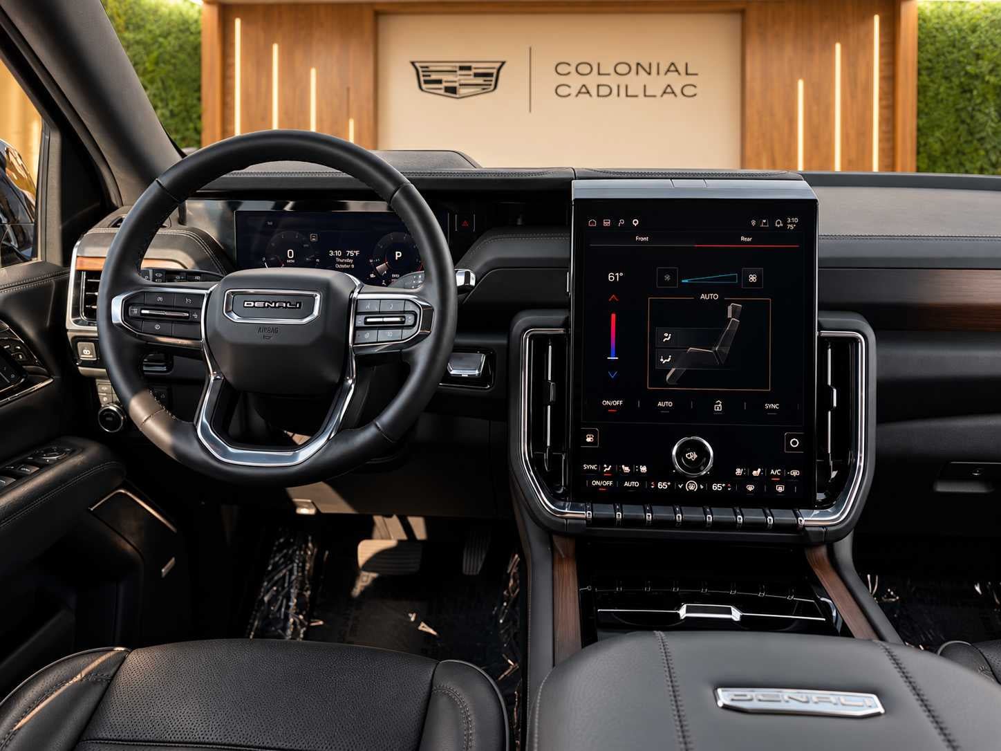 Used 2025 GMC Yukon XL Denali AWD/4WD image 14