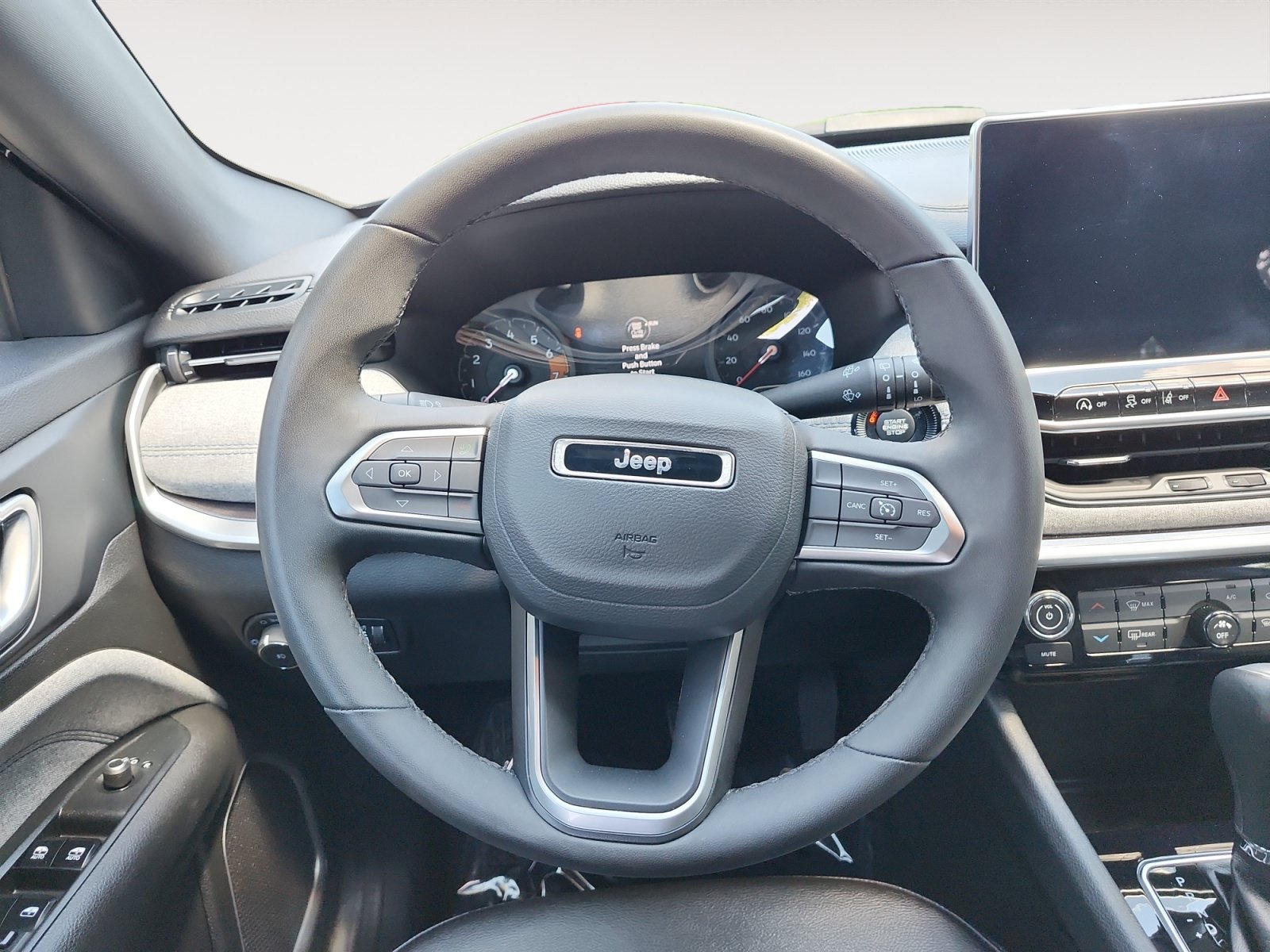 Used 2024 Jeep Compass Latitude AWD/4WD image 12