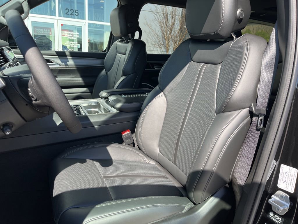 New 2026 Jeep Grand Wagoneer L 4WD image 4