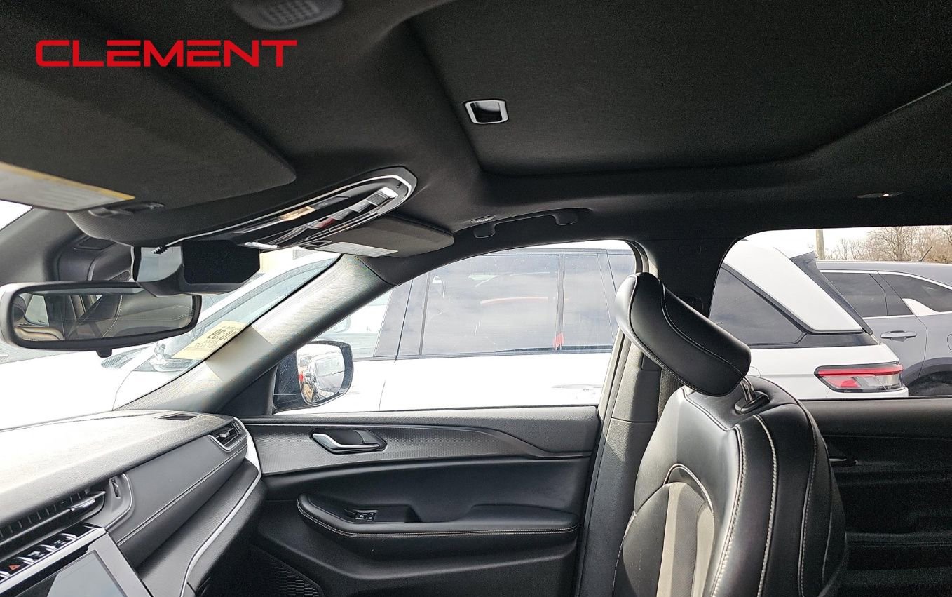 Used 2023 Jeep Grand Cherokee L Laredo image 17