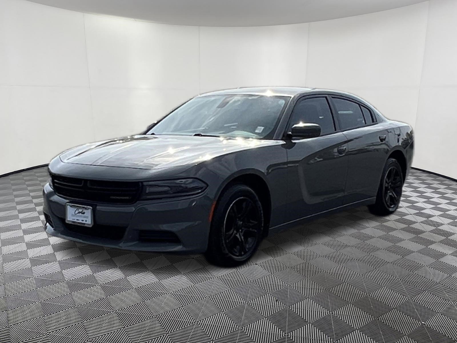 Used 2019 Dodge Charger SXT w/ Leather Interior Group RWD image 3