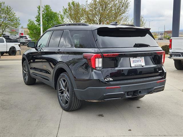 Used 2025 Ford Explorer ST-Line w/ ST-Line Street Pack image 4