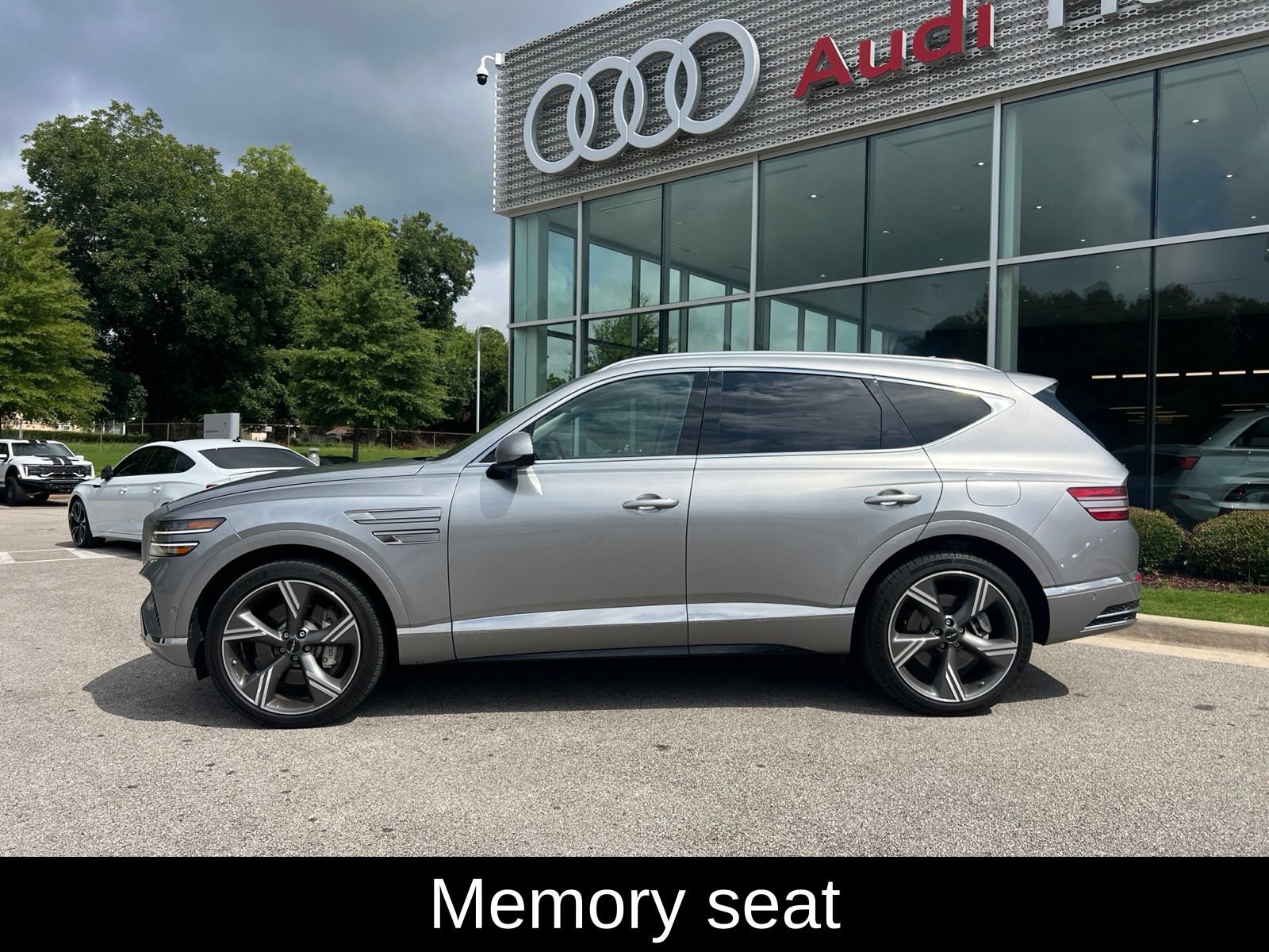 Used 2025 Genesis GV80 2.5T Prestige AWD/4WD image 9