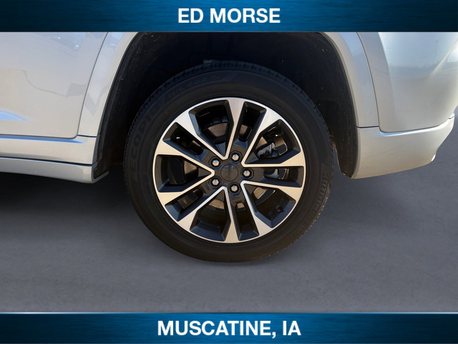 Used 2023 Jeep Grand Cherokee Overland w/ Luxury Tech Group IV image 14