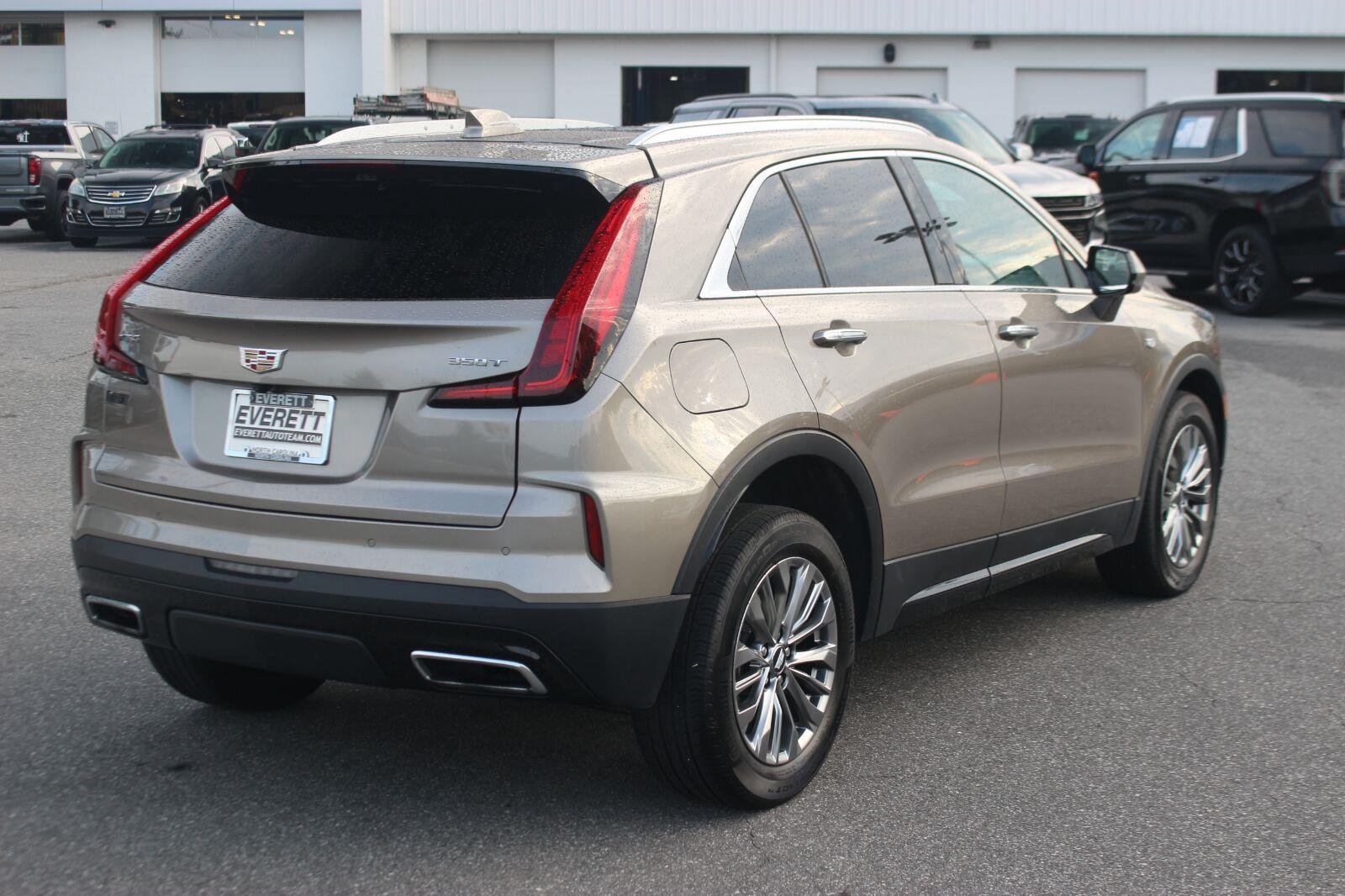 Used 2024 Cadillac XT4 Premium Luxury FWD image 7