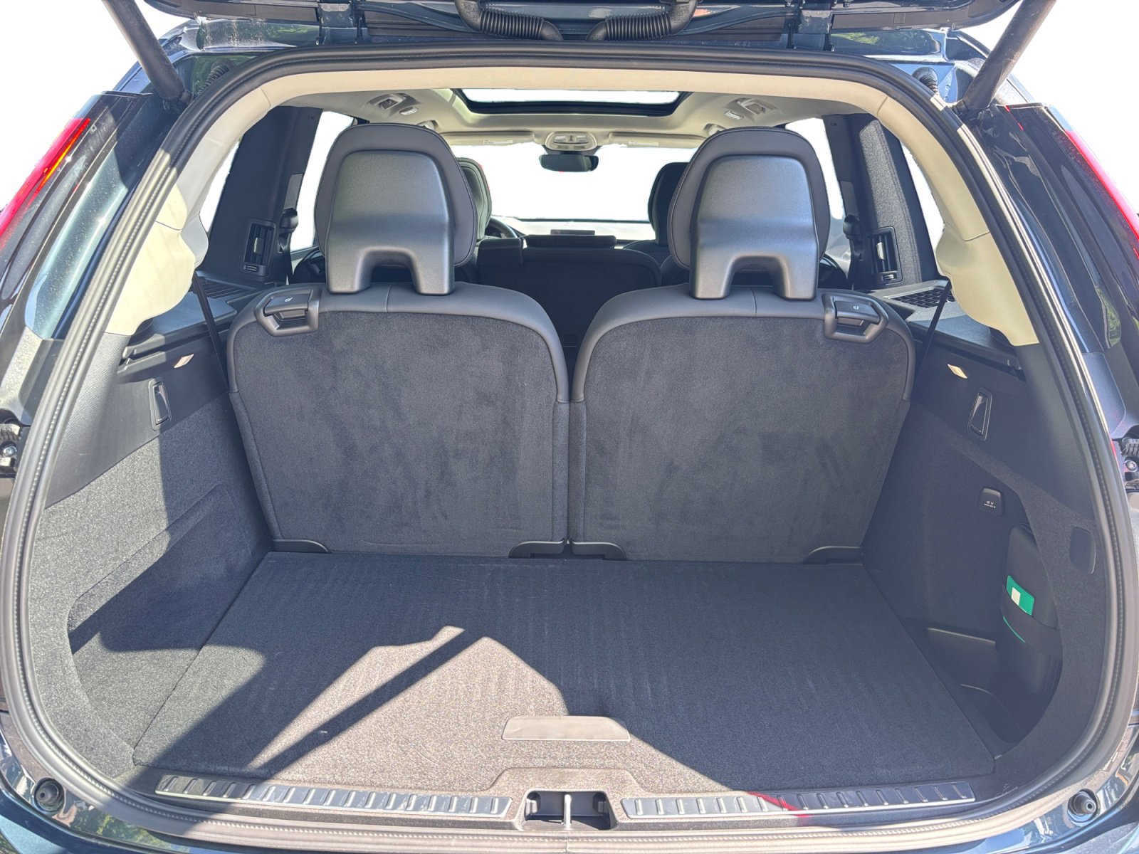 New 2026 Volvo XC90 T8 Plus w/ Protection Package Premier AWD/4WD image 18