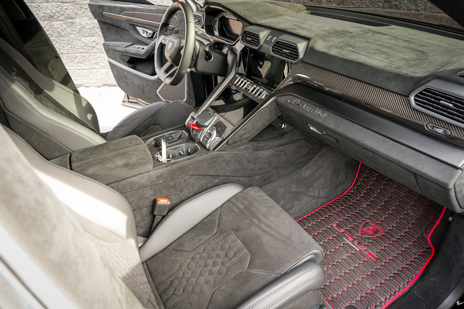 Used 2024 Lamborghini Urus Performante image 18