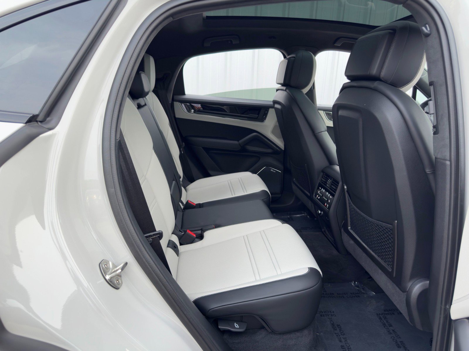 Used 2024 Porsche Cayenne Turbo AWD/4WD image 56