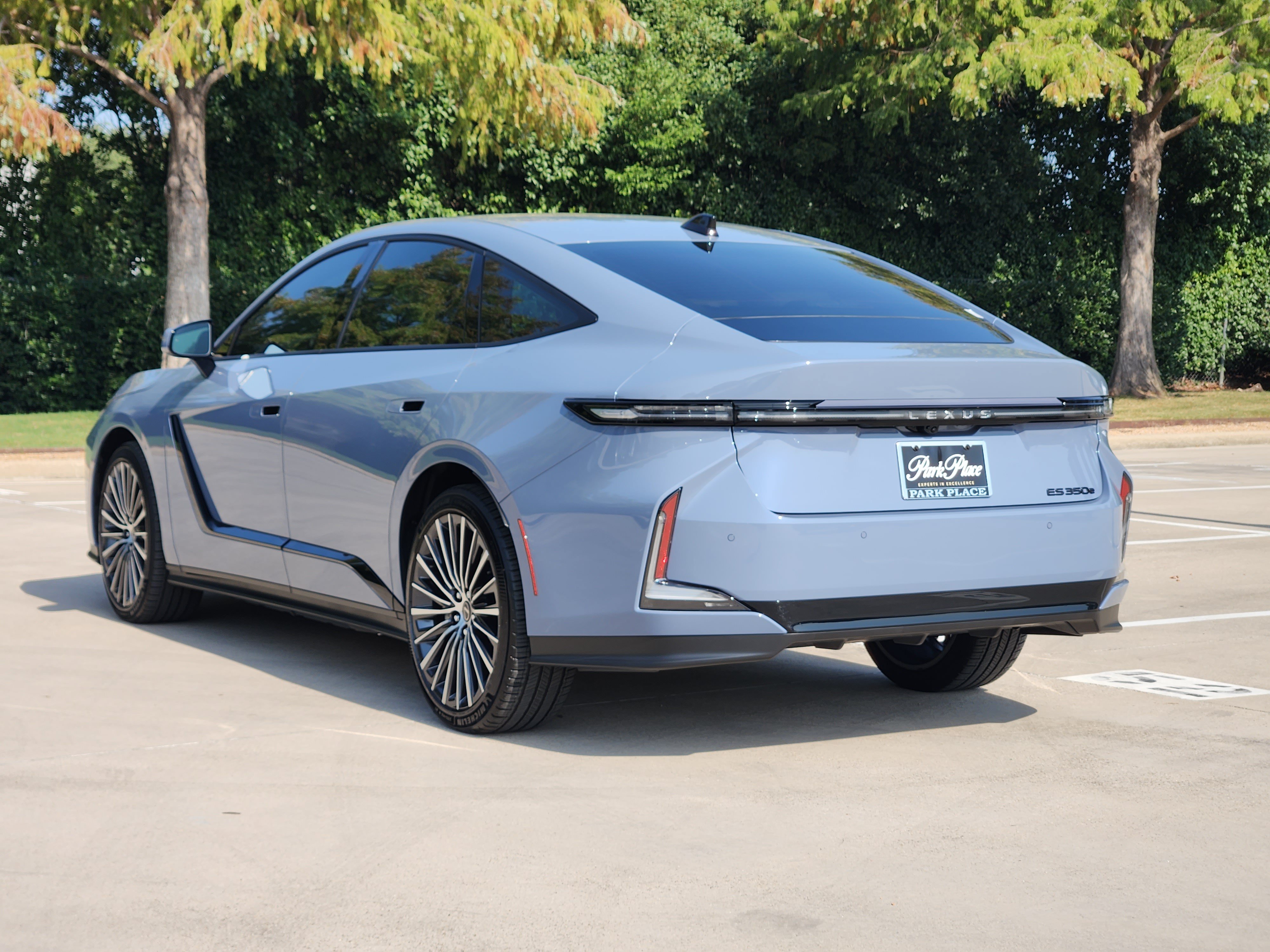 New 2026 Lexus ES 350e FWD image 4