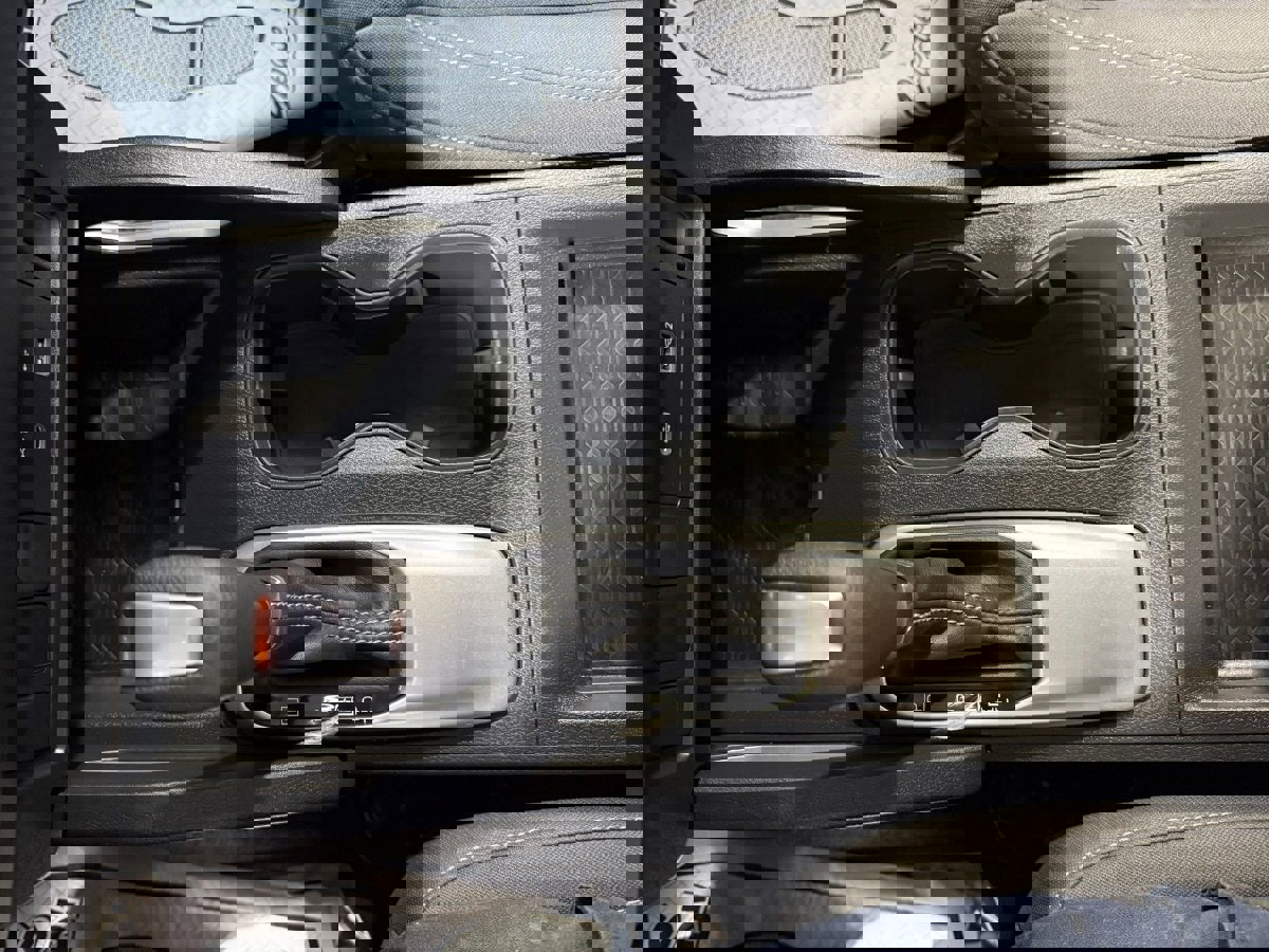 Used 2024 Nissan Frontier SV image 22