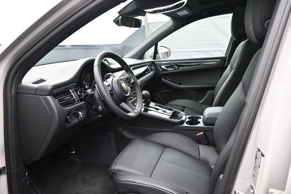 New 2026 Porsche Macan AWD/4WD image 5