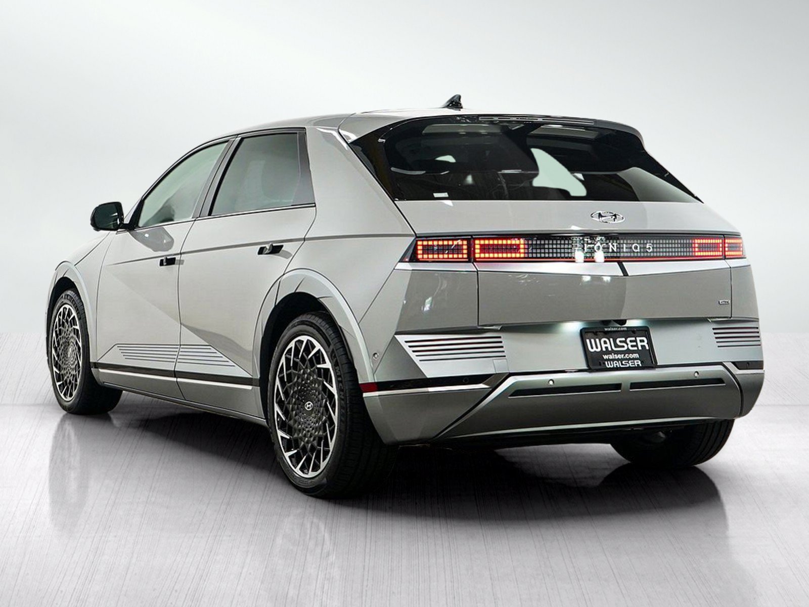 Used 2023 Hyundai Ioniq 5 Limited AWD/4WD image 5