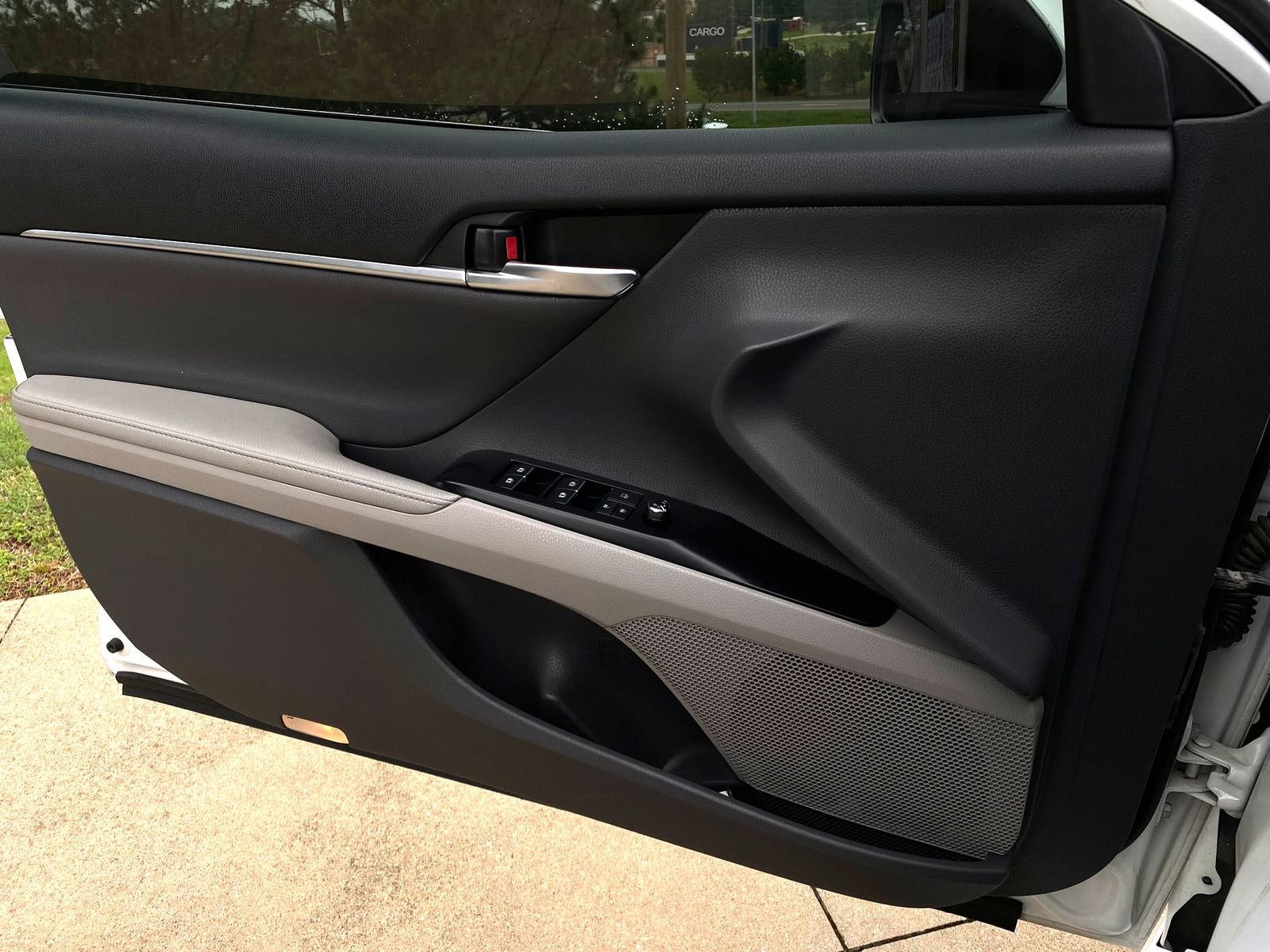 Used 2019 Toyota Camry XLE FWD image 25