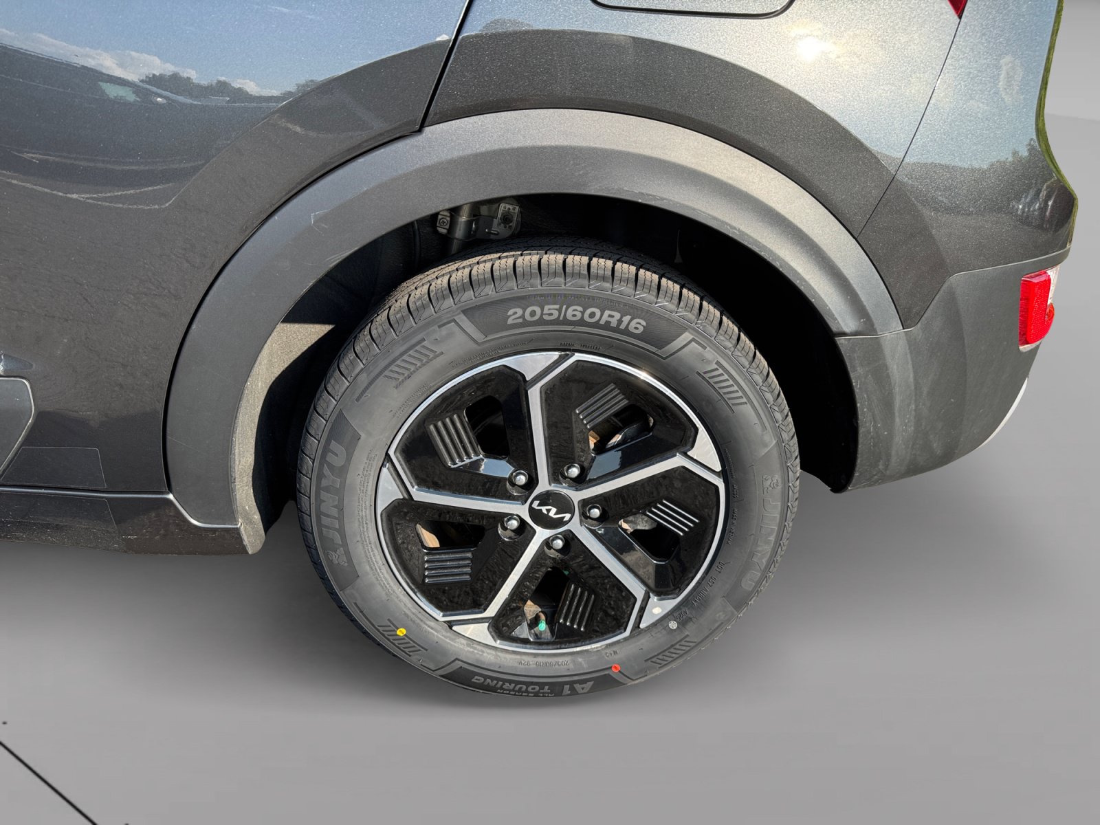 Used 2025 Kia Niro LX FWD image 18