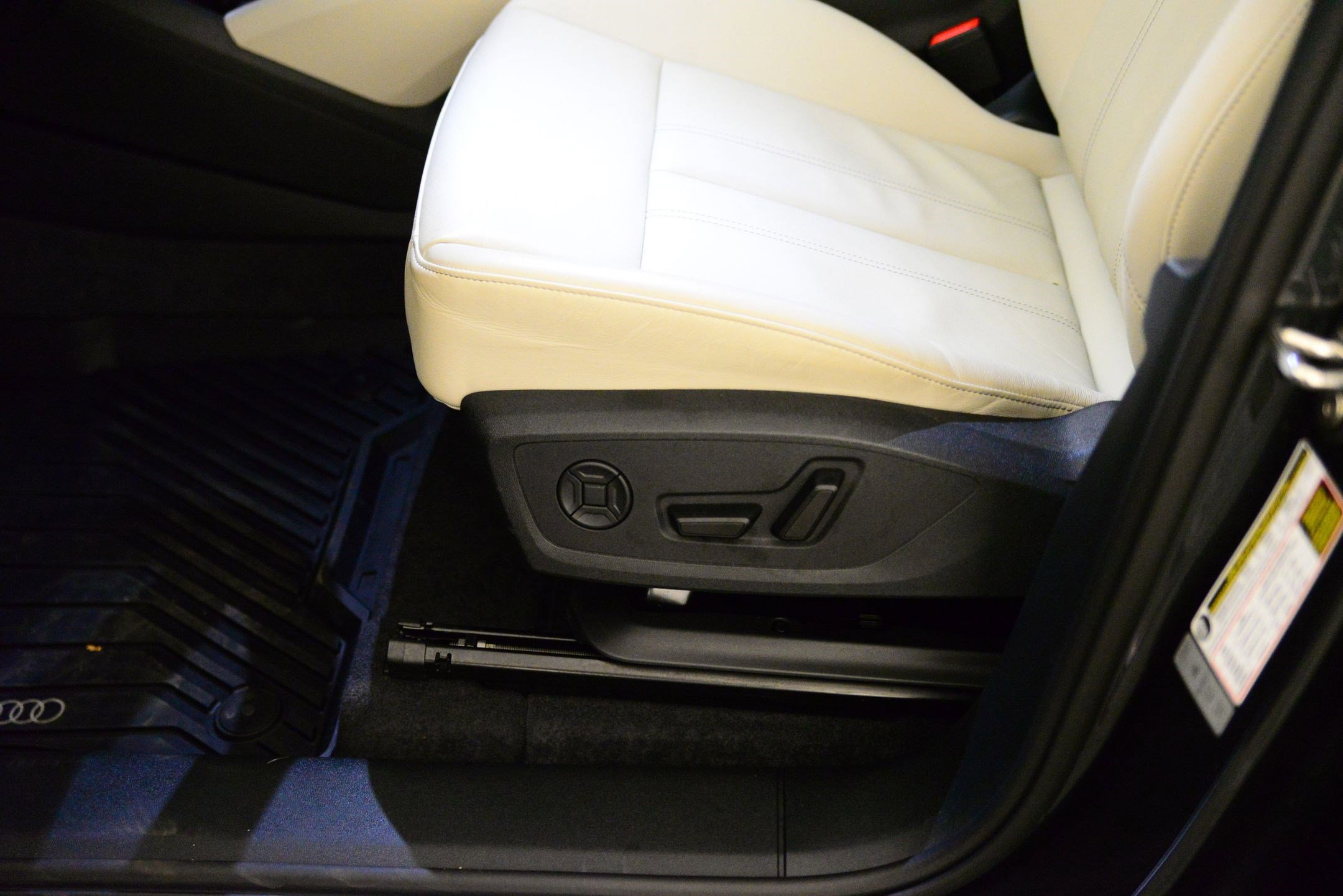 Certified 2025 Audi Q6 e-tron Premium w/ Convenience Package image 25