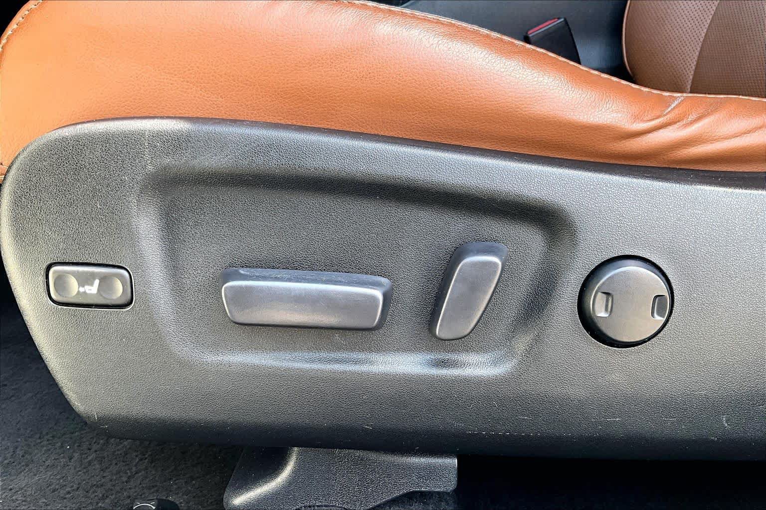 Used 2019 Toyota Highlander Limited Platinum FWD image 33