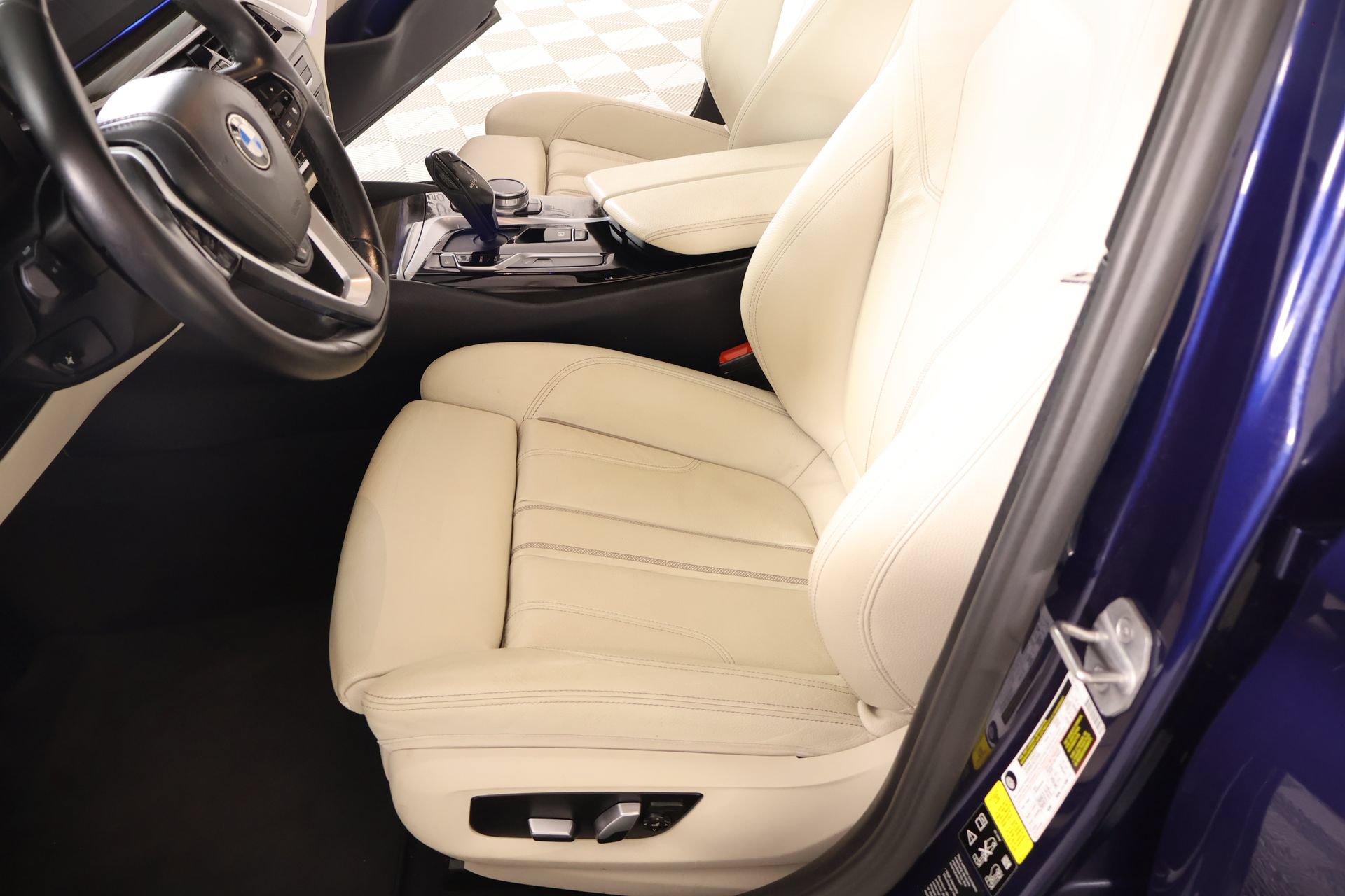 Used 2020 BMW 530i xDrive w/ Premium Package AWD/4WD image 12