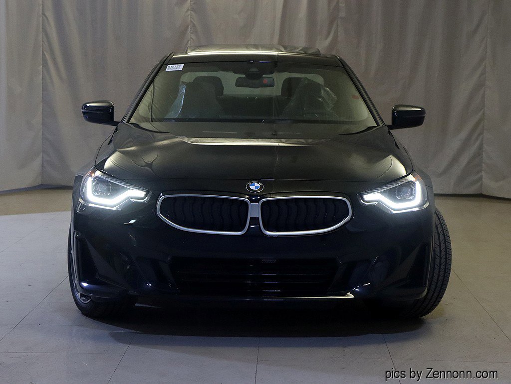 Used 2025 BMW 230i xDrive Coupe w/ Premium Package image 5