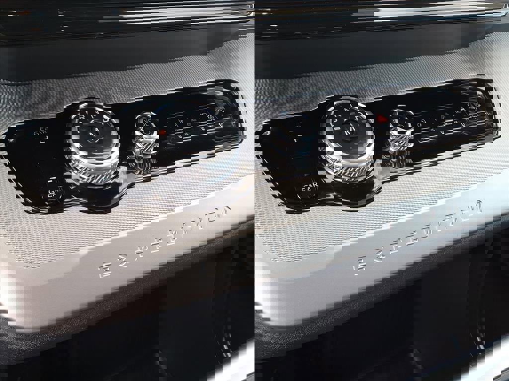 Certified 2025 Ford Expedition Active image 28