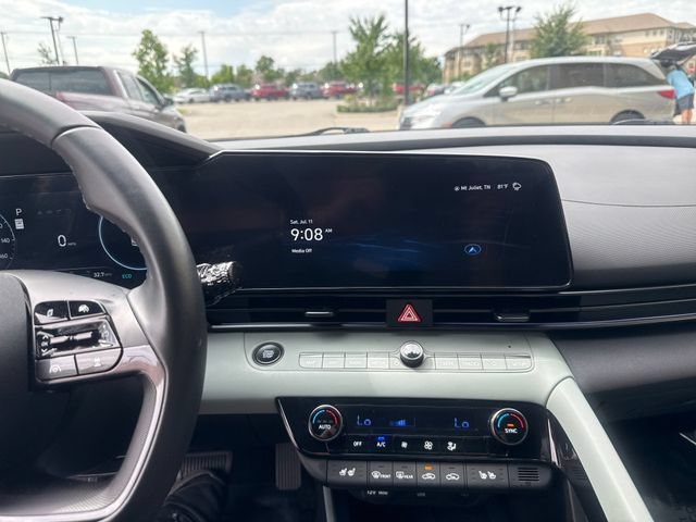 Used 2025 Hyundai Elantra Limited FWD image 14