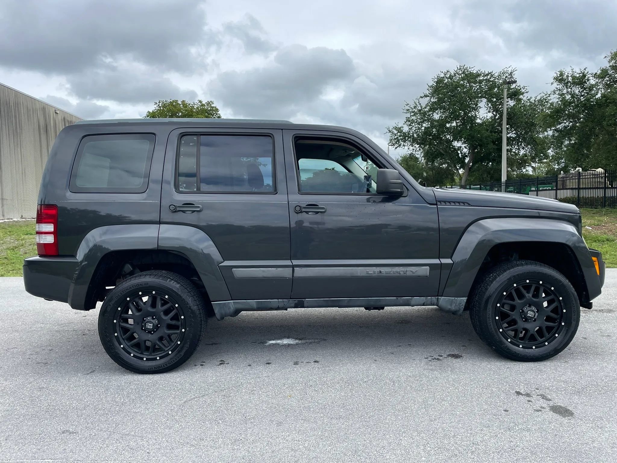 Used 2011 Jeep Liberty Sport image 5