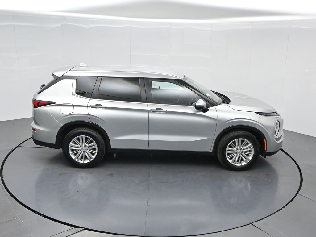 Used 2022 Mitsubishi Outlander ES image 31