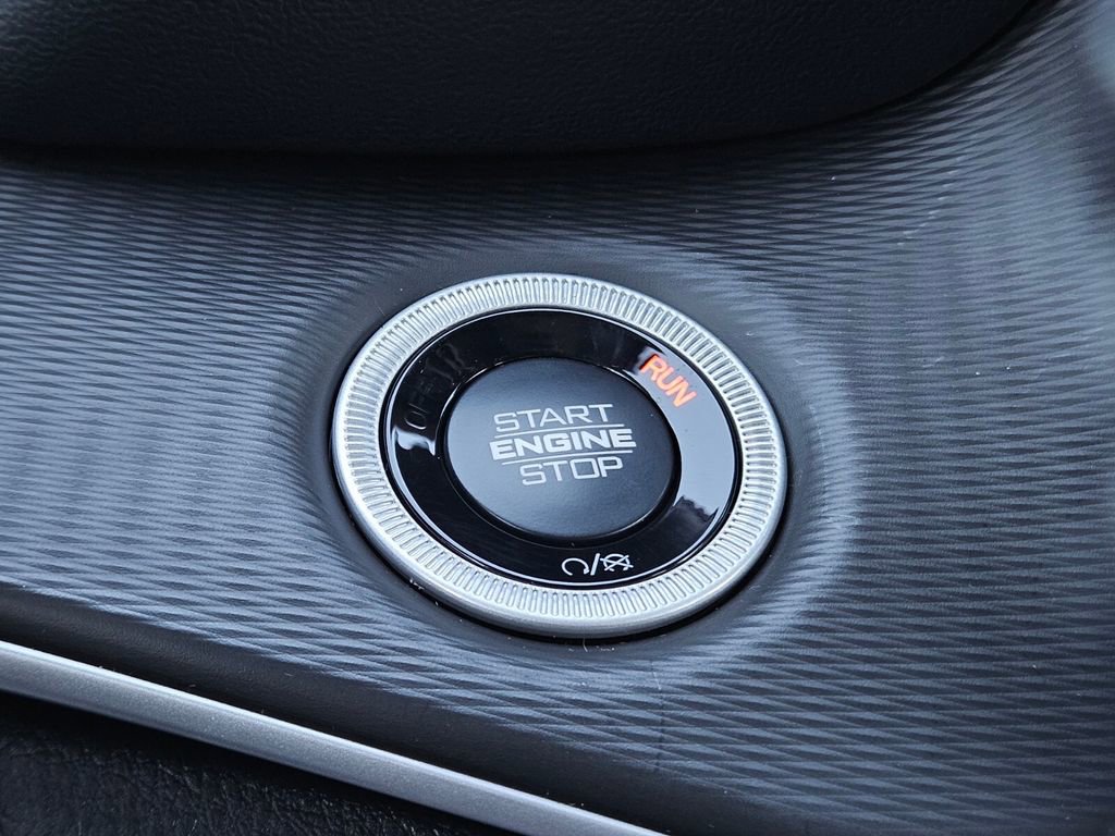 New 2025 Jeep Grand Cherokee Altitude image 24