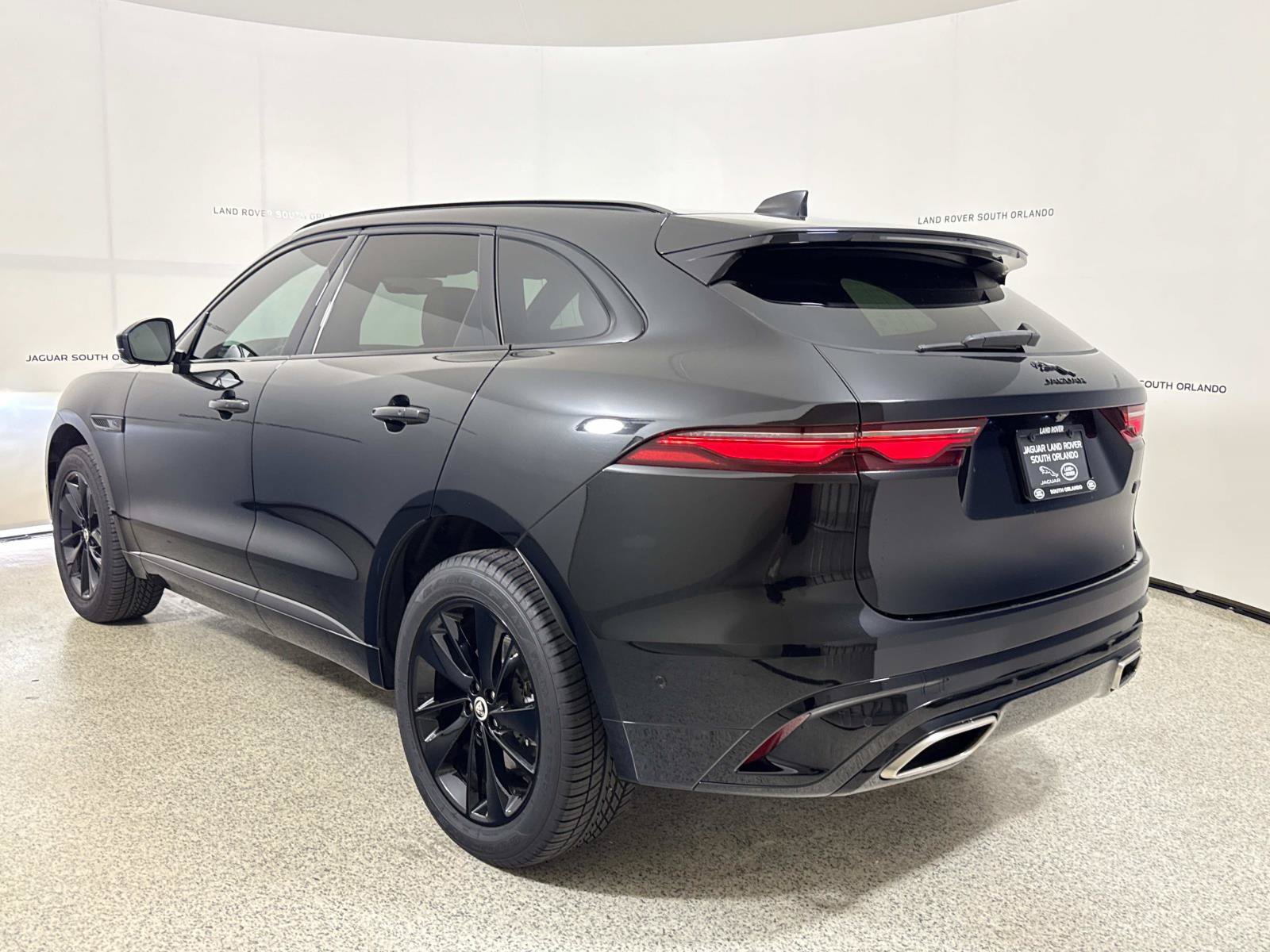 Certified 2026 Jaguar F-PACE R-Dynamic S AWD/4WD image 3