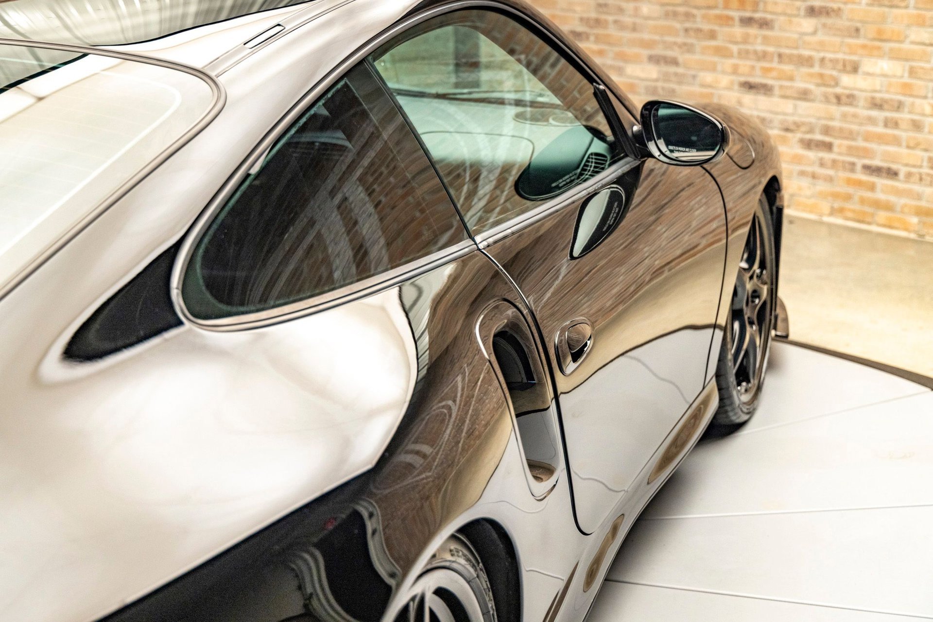 Used 2003 Porsche 911 Turbo image 33