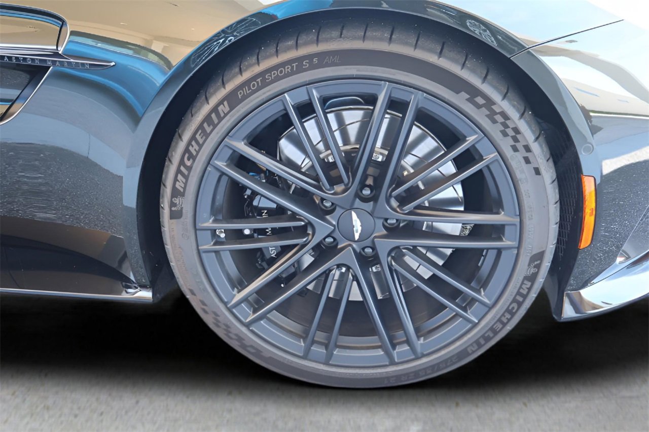 Used 2025 Aston Martin V8 Vantage Coupe image 10