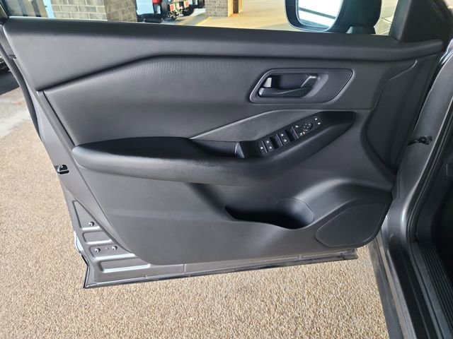 Used 2024 Nissan Rogue S image 9