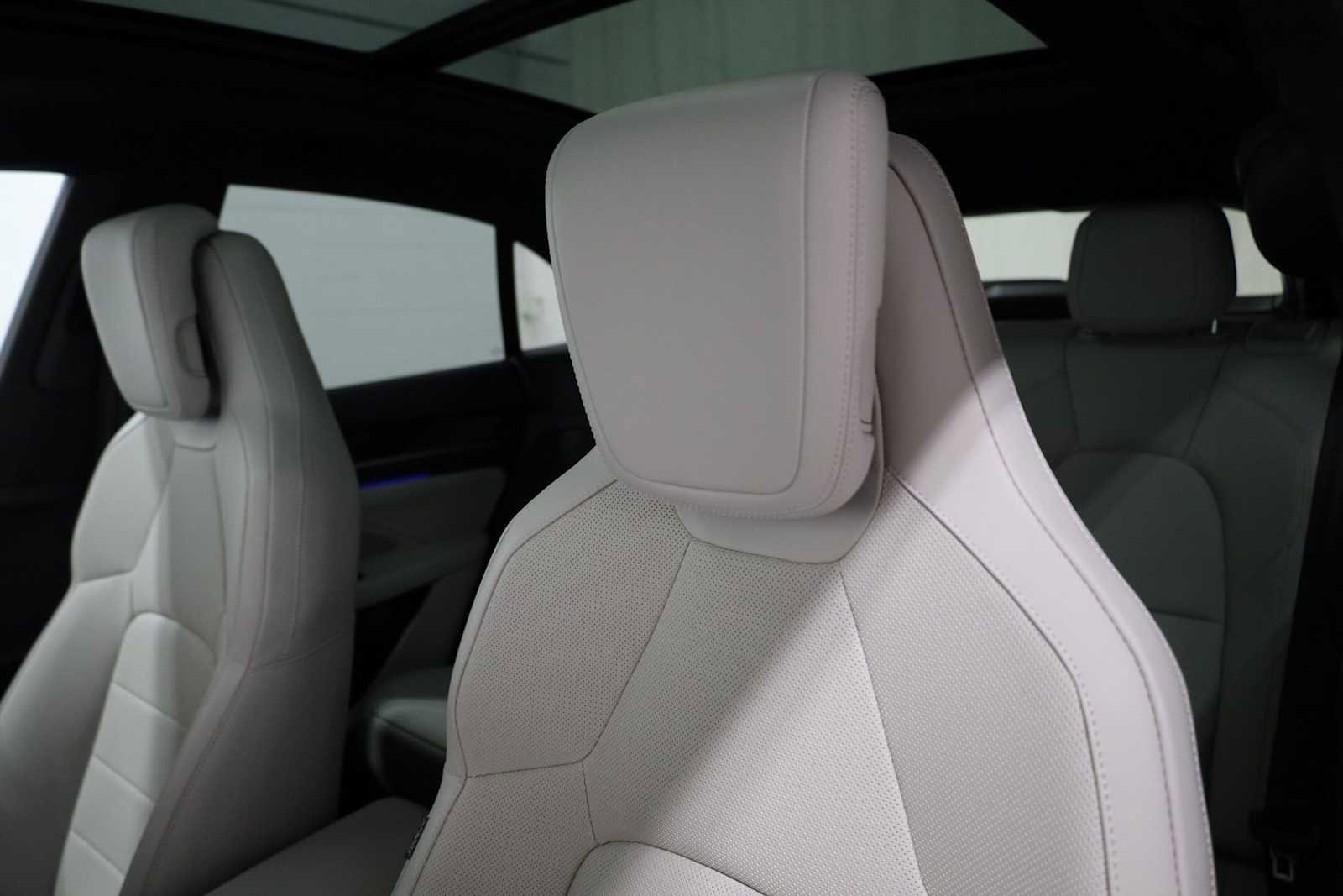 Certified 2025 Porsche Macan Electric image 19