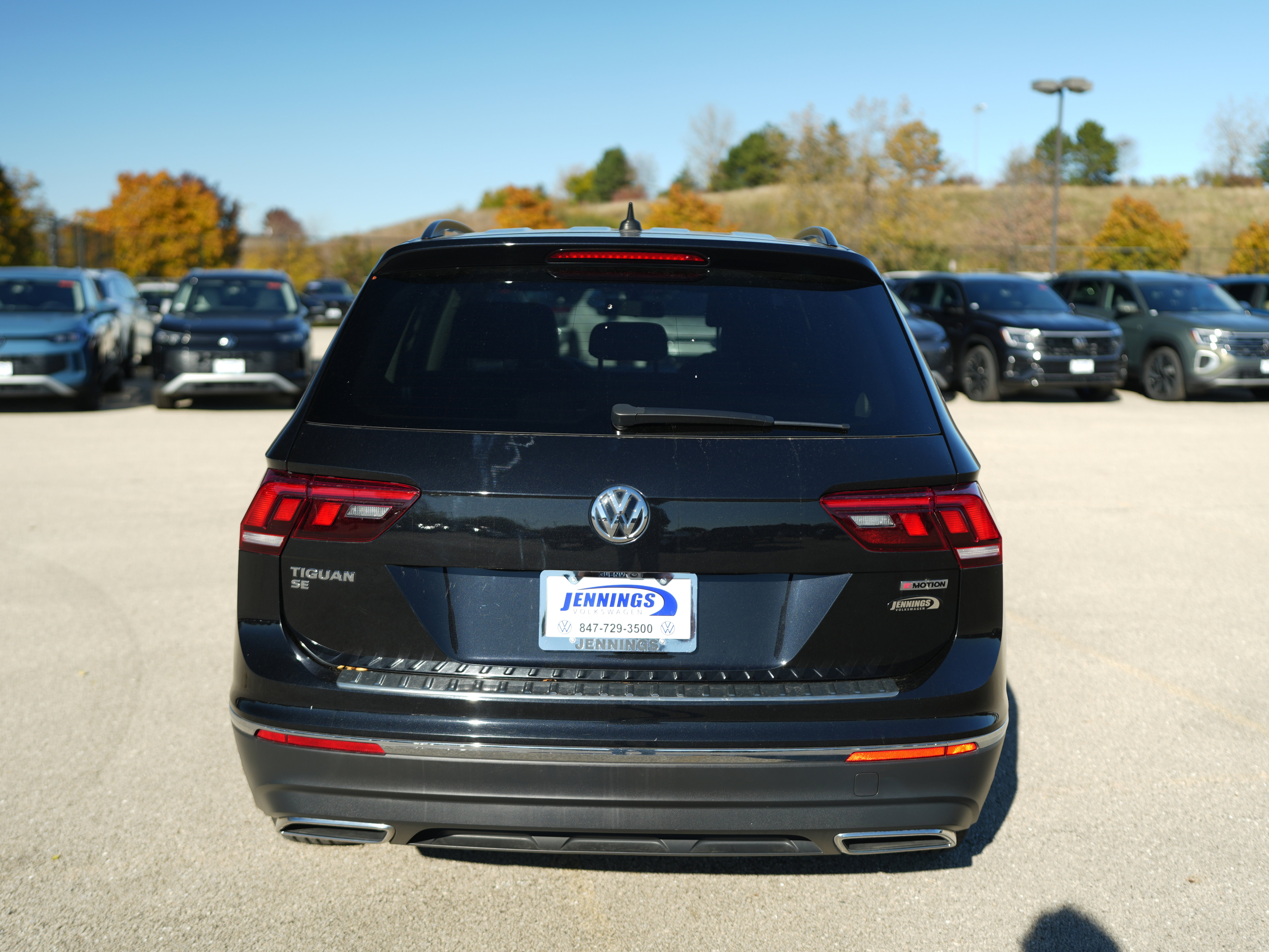 Used 2021 Volkswagen Tiguan SE w/ Panoramic Sunroof Package image 6