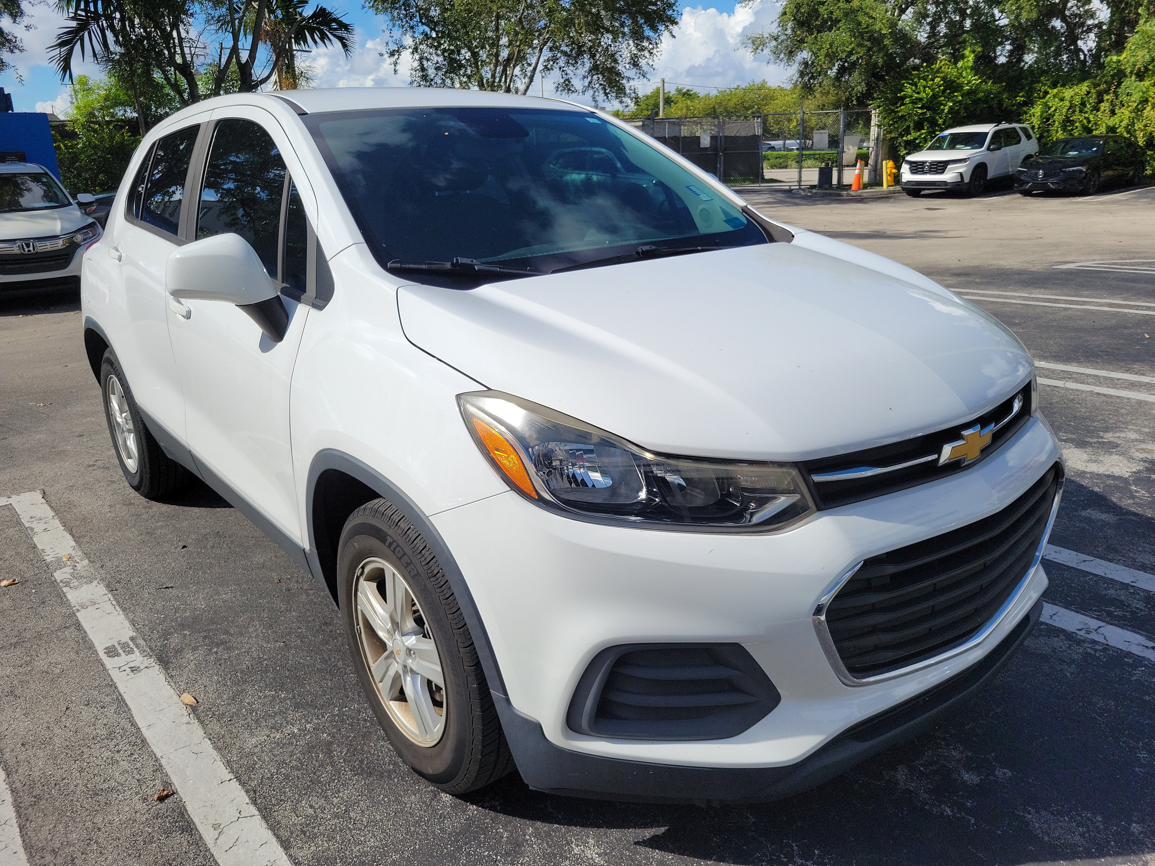 Used 2020 Chevrolet Trax LS FWD image 2