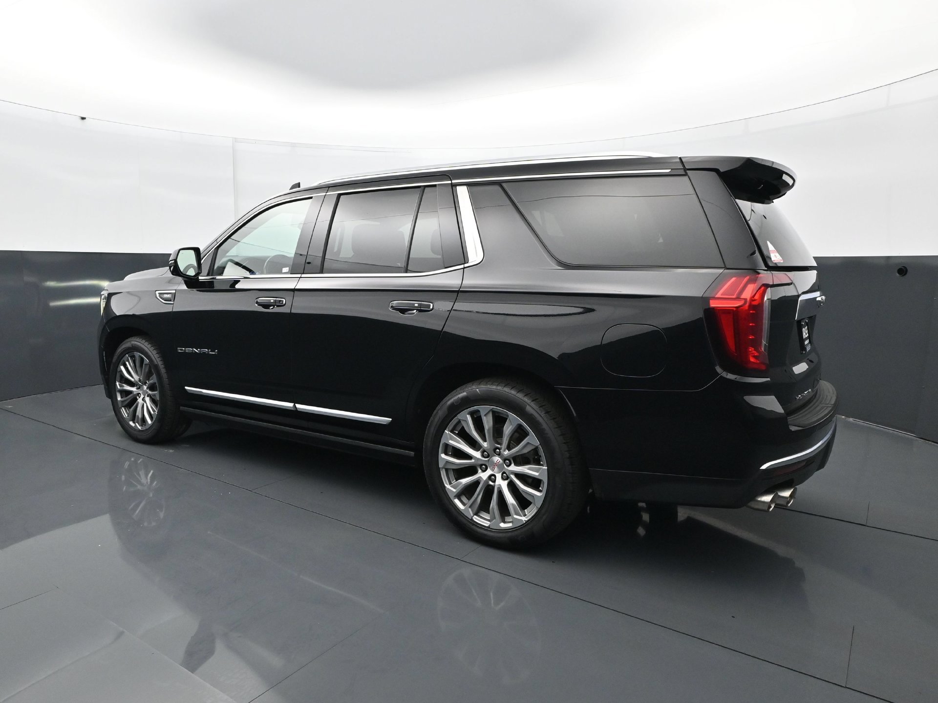 Used 2021 GMC Yukon Denali w/ Denali Ultimate Package AWD/4WD image 4