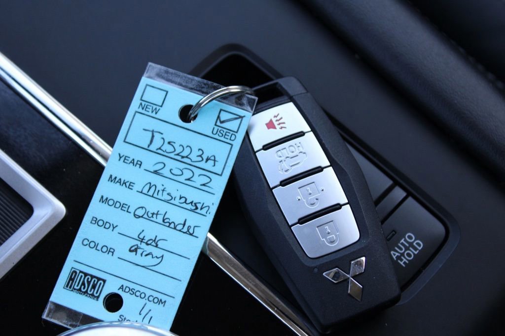 Used 2022 Mitsubishi Outlander SE image 32