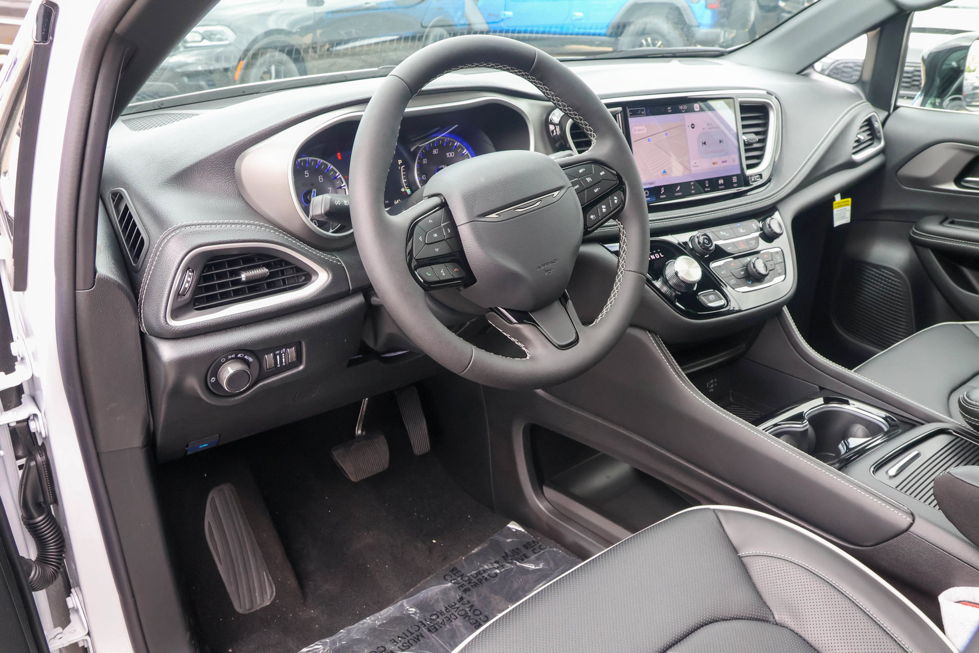 New 2027 Chrysler Pacifica Limited AWD/4WD image 3