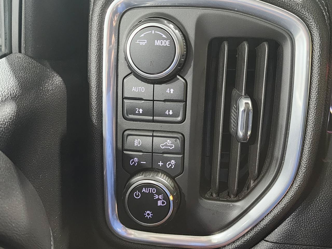 Used 2020 Chevrolet Silverado 1500 LT Trail Boss AWD/4WD image 18