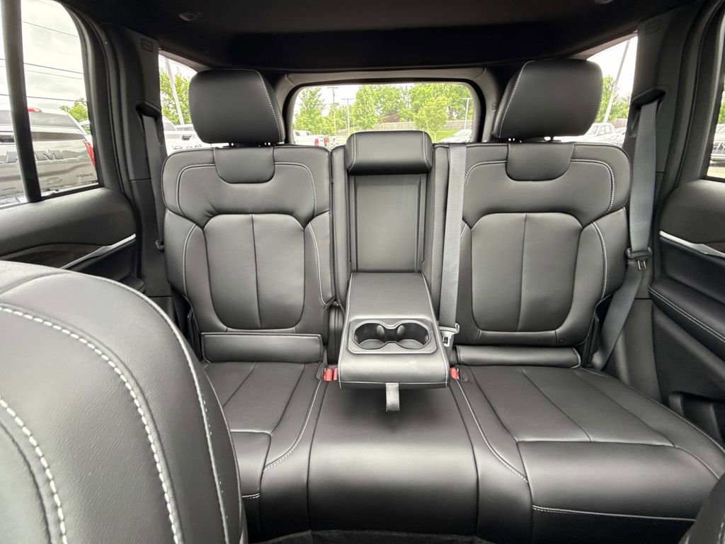 New 2025 Jeep Grand Cherokee Limited w/ Black Appearance Package AWD/4WD image 29