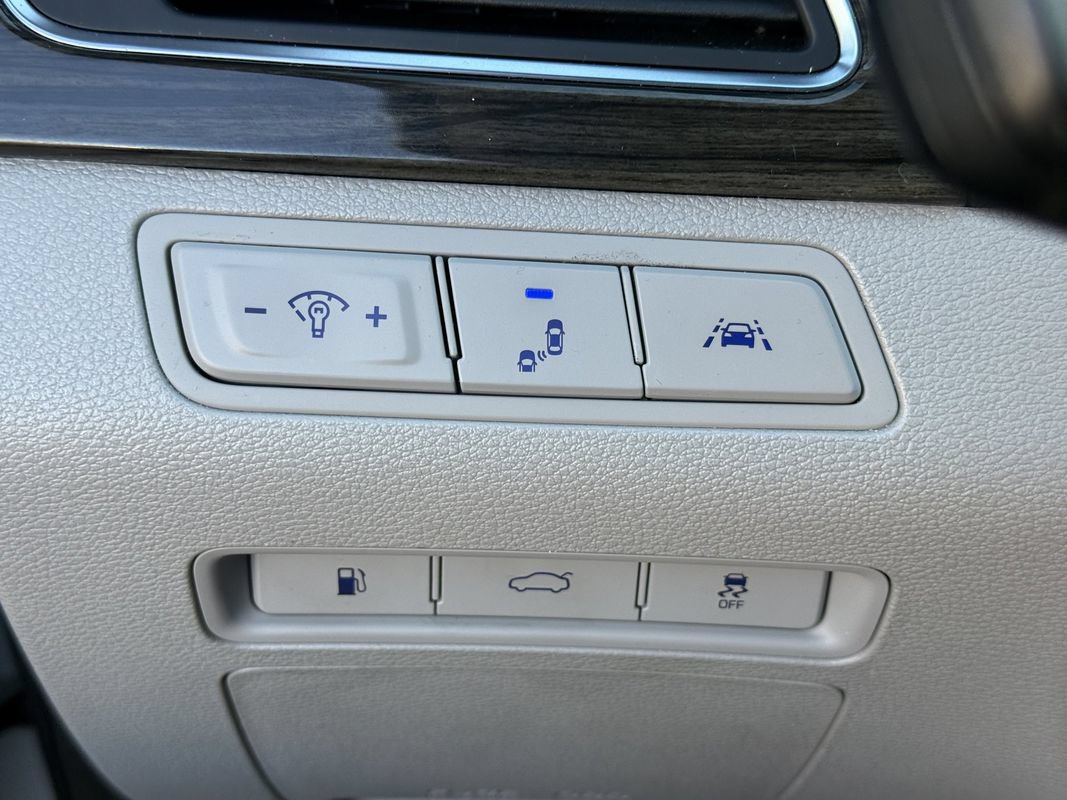 Used 2016 Hyundai Sonata Limited w/ Option Group 02 FWD image 10