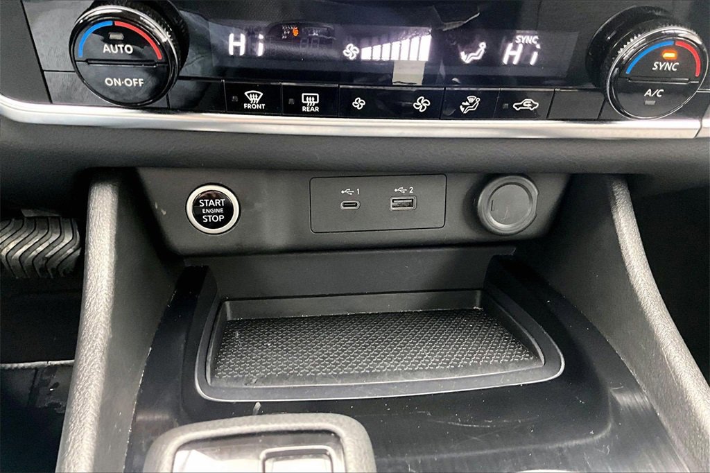 Used 2023 Nissan Rogue SV image 32