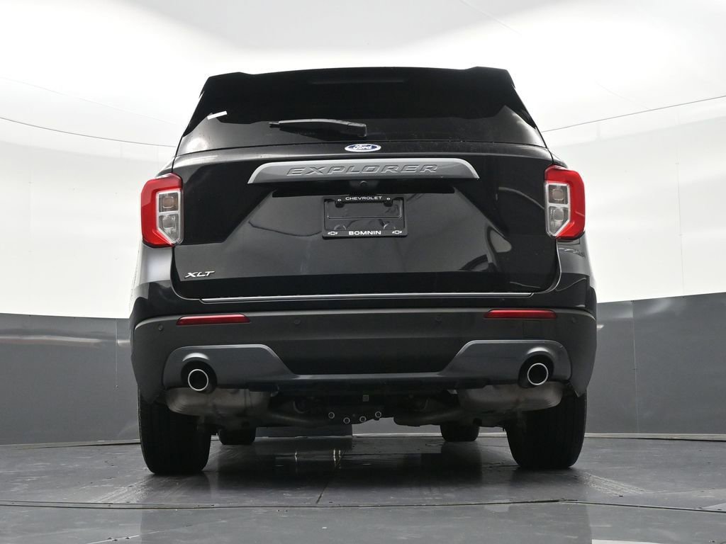 Used 2024 Ford Explorer XLT w/ Equipment Group 202A RWD image 29