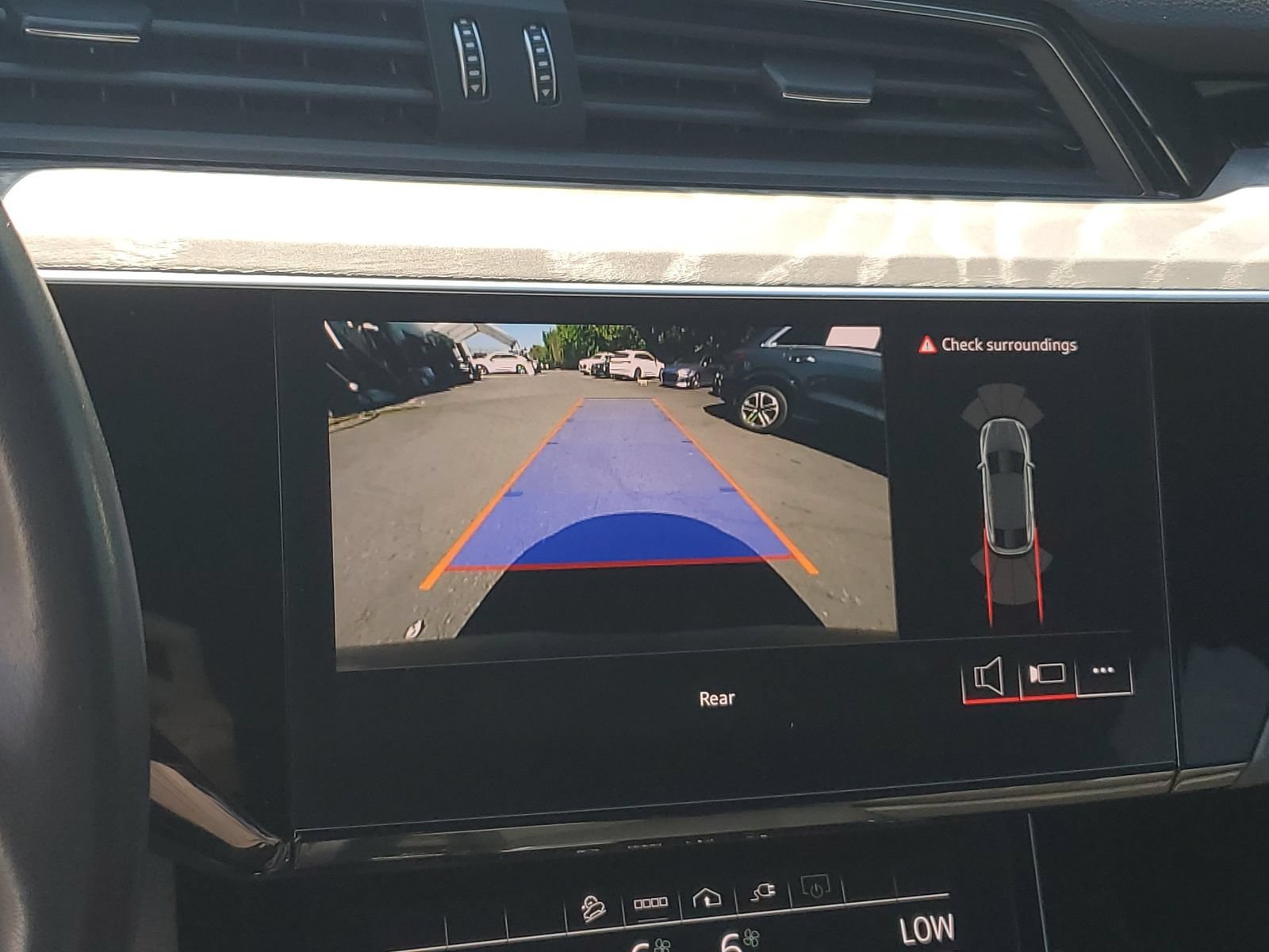 Used 2024 Audi Q8 e-tron Premium AWD/4WD image 25
