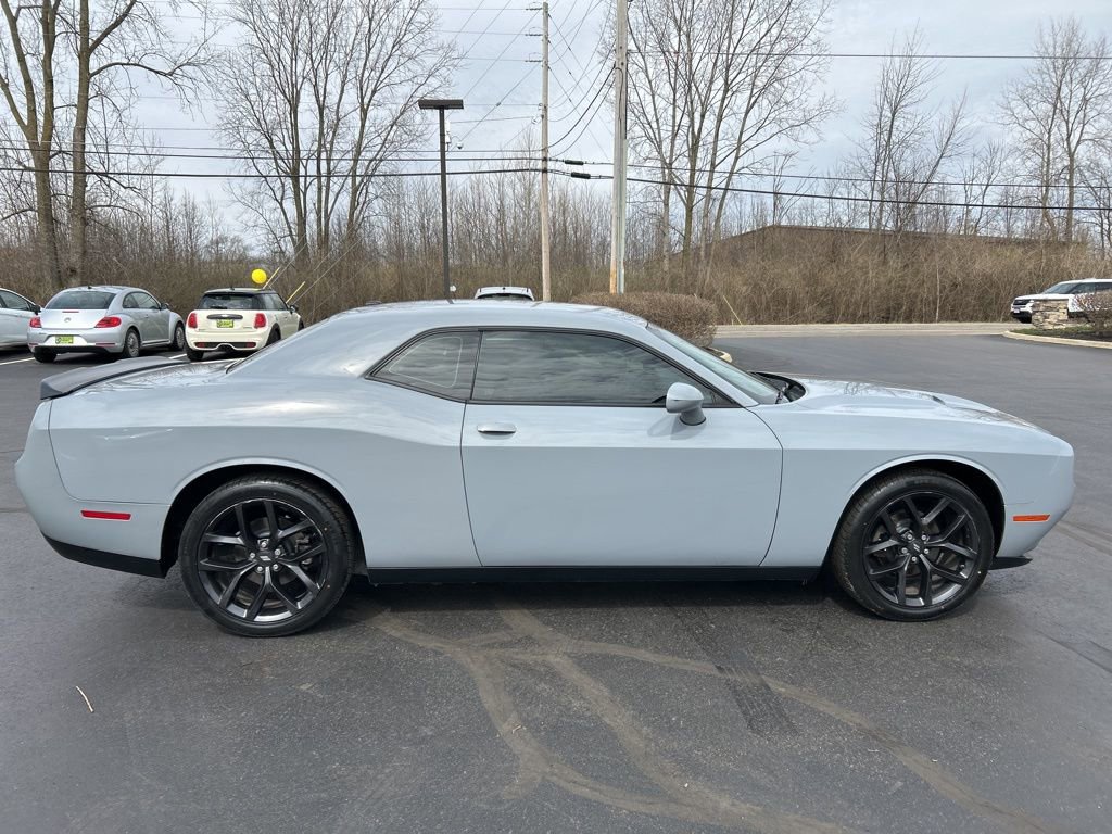 Used 2022 Dodge Challenger SXT w/ Blacktop Package image 9