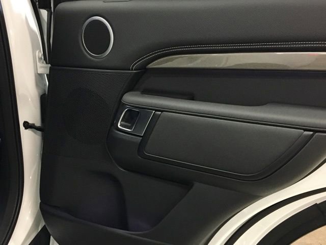 New 2023 Land Rover Discovery Metropolitan Edition image 31