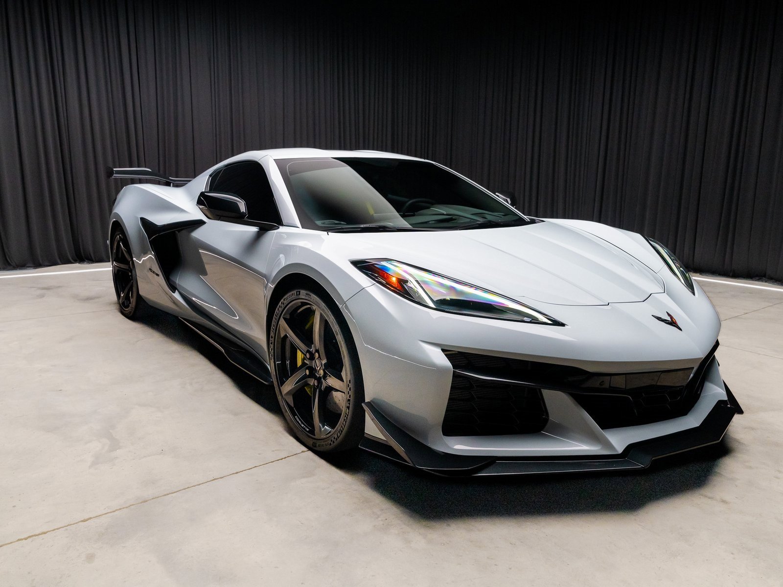 Used 2023 Chevrolet Corvette Z06 w/ Z07 Performance Package image 7