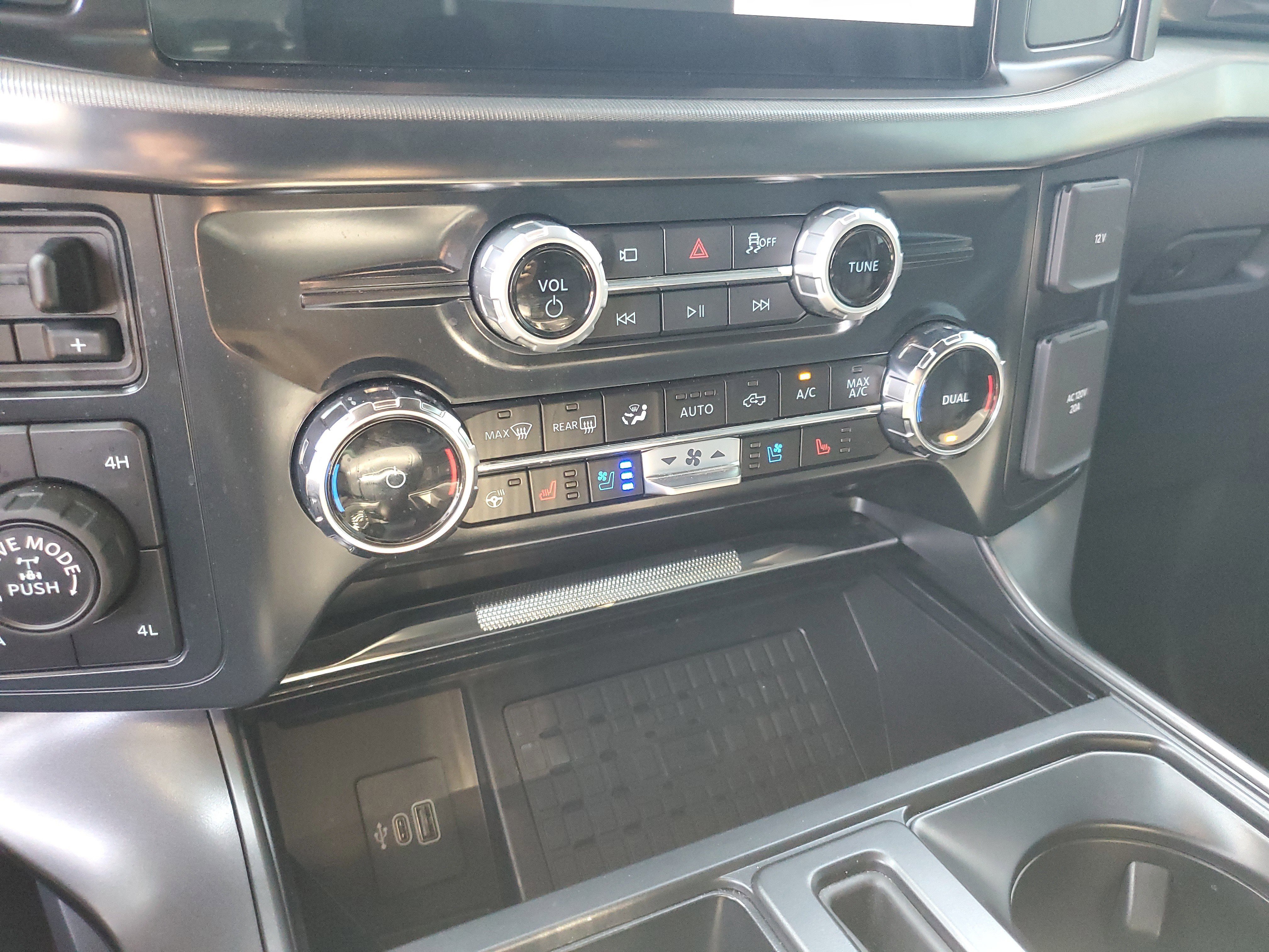 Used 2025 Ford F150 Lariat w/ Equipment Group 501A Mid image 21