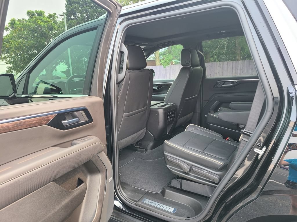 Used 2025 Chevrolet Tahoe Premier AWD/4WD image 18